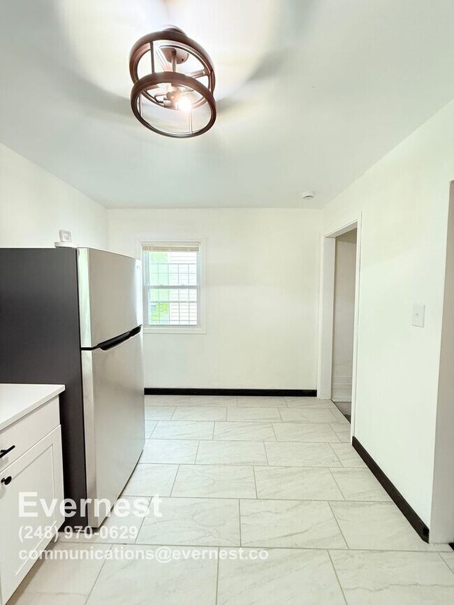 Building Photo - Charming 2-Bedroom Home in a Convenient Lo...