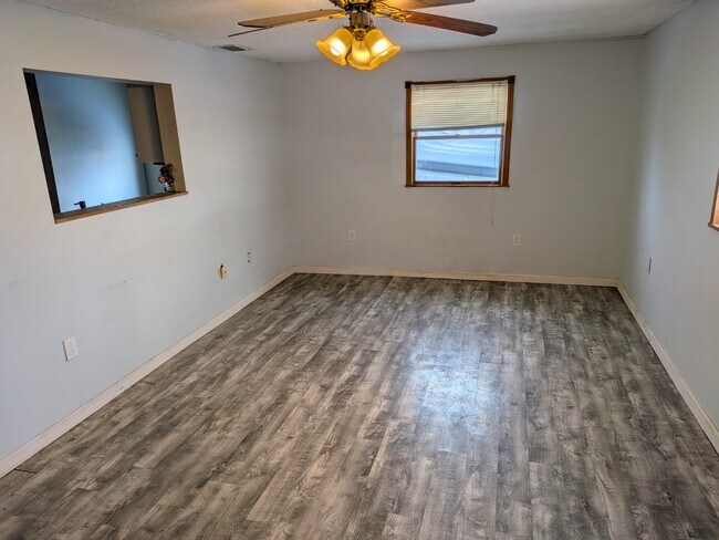 Foto del edificio - Three bedroom home in McDonald PA