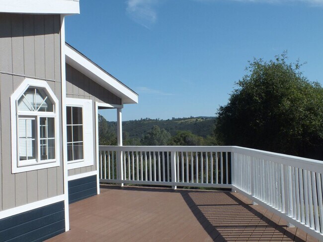 Foto del edificio - Rescue 4/3 retreat - includes separate cottage/office, 2 garage bays, RV pad and 5 acres with Sie...