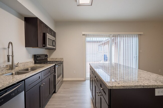 Foto del edificio - 1429 N Highland Ave