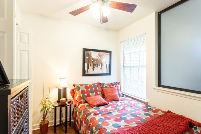 1 habitación, 1 baño, 446 pies cuadrados - Riverside Ranch Apartments