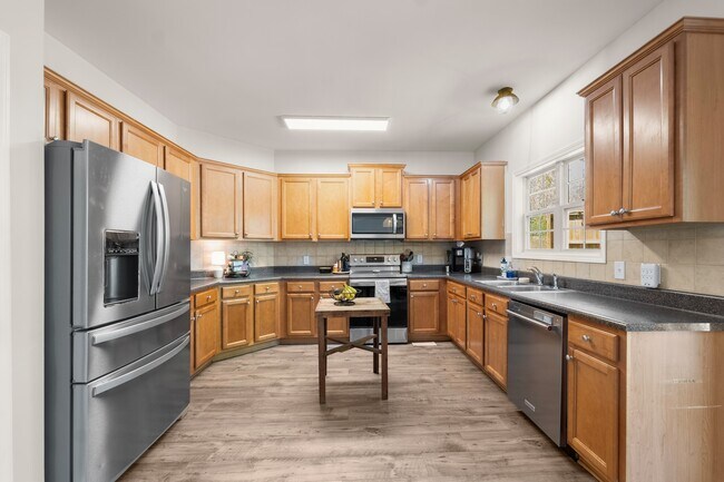 Building Photo - 3947 Walnut Grove Way