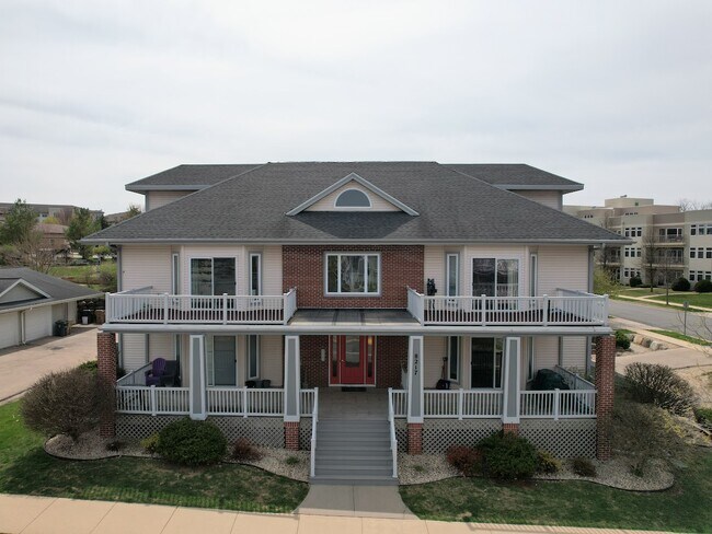 Foto del edificio - 8217 Mansion Hill Ave