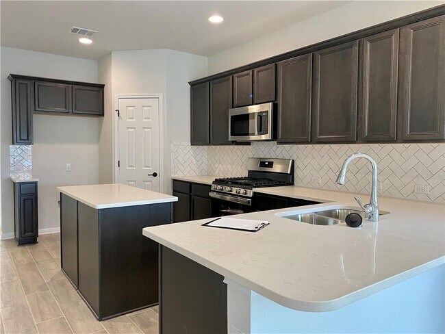 Building Photo - 809 Falkland Trace