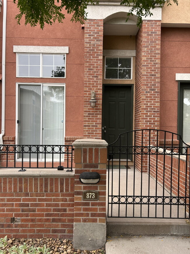 Building Photo - AVAILABLE NOW!  2BR/2.5BA High-End Townhom...