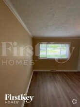 Building Photo - 702 Delbrook Dr