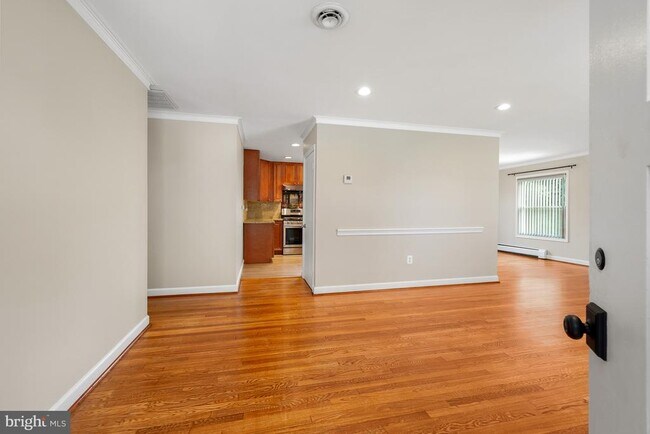 Building Photo - 8005 Murray Hill Dr