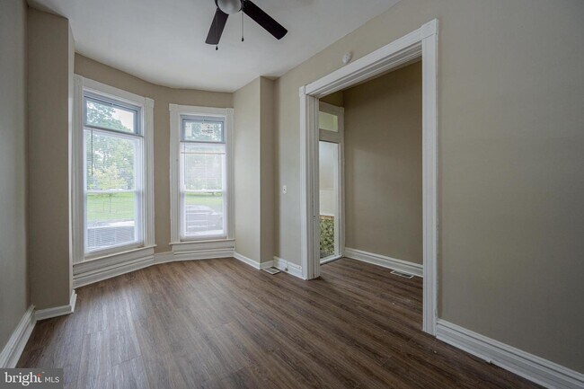 Building Photo - 2812 Auchentoroly Terrace