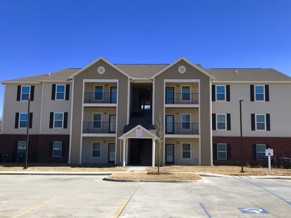 Foto principal - Sunnydale Pointe Apartments