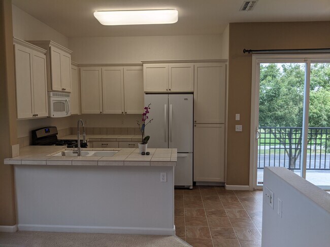 Building Photo - 3158 Bridgeway Dr