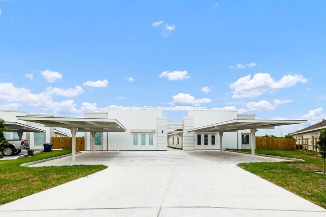 Building Photo - 3924 Las Vistas Ln