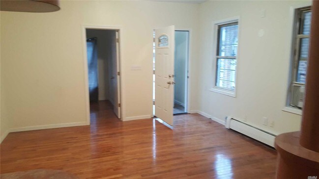 Building Photo - 2 bedroom in Middle Village NY 11379