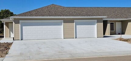 Building Photo - 810 Phoenix Ct