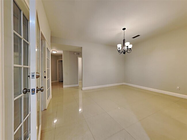 Foto del edificio - 14211 Langbourne Dr
