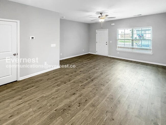 Building Photo - Limited Time Special Offer / 2 Bed/ 2.5 Bath Townhome with Off-Street Parking / Pet-Friendly / Co...