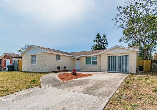 Building Photo - Rare 4 Bedroom  in Port Richey