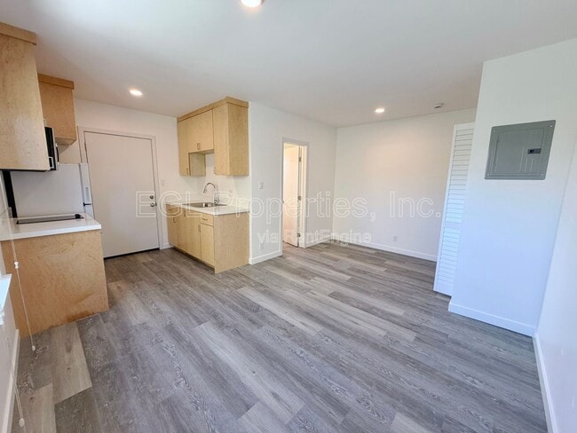Building Photo - 4239 1/2 West 64th Street