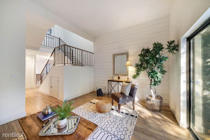 Foto principal - 2 br, 2.5 bath Condo - 9 Village Pkwy