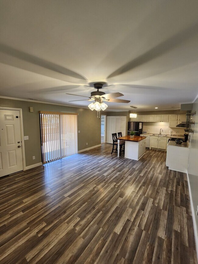 Building Photo - Chapel Hill / Finley Forest Townhouse AVAIL