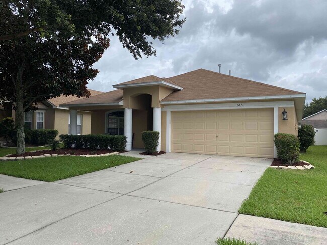 Foto del edificio - Awesome 4 bed, 2 bath in Lake Woodberry