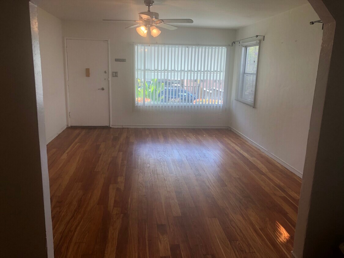 Living Room - 3219 King St
