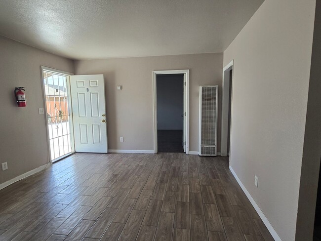 Building Photo - N Hamilton Ave