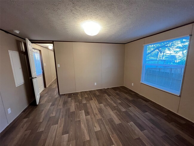 Building Photo - 13910 Anchor Ct