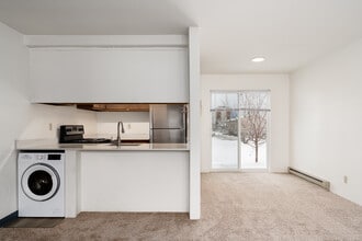 Building Photo - Peaks at Ellis View