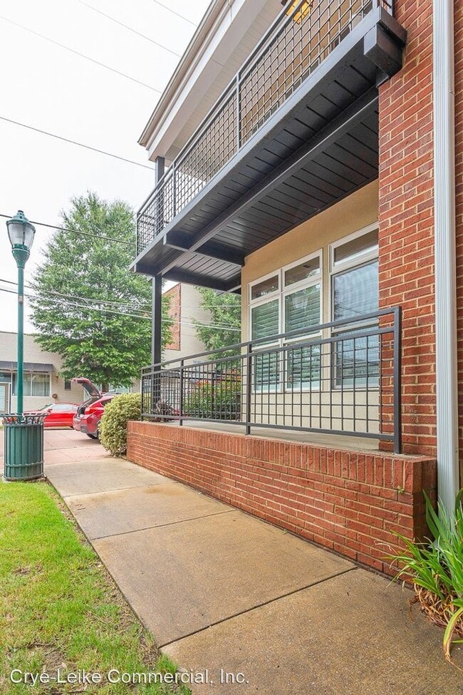 Building Photo - 2 br, 2.5 bath House - 229 W 17th St.