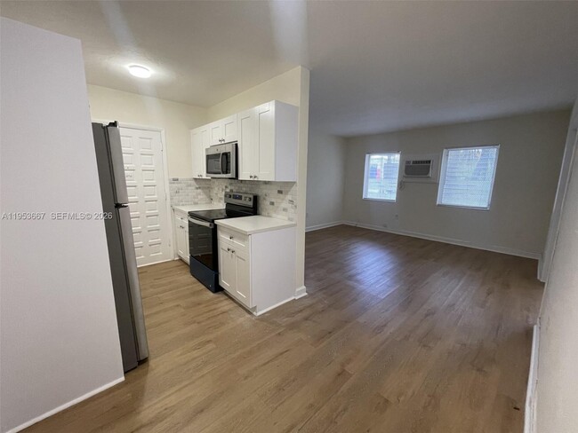 Foto del edificio - 218 Santillane Ave