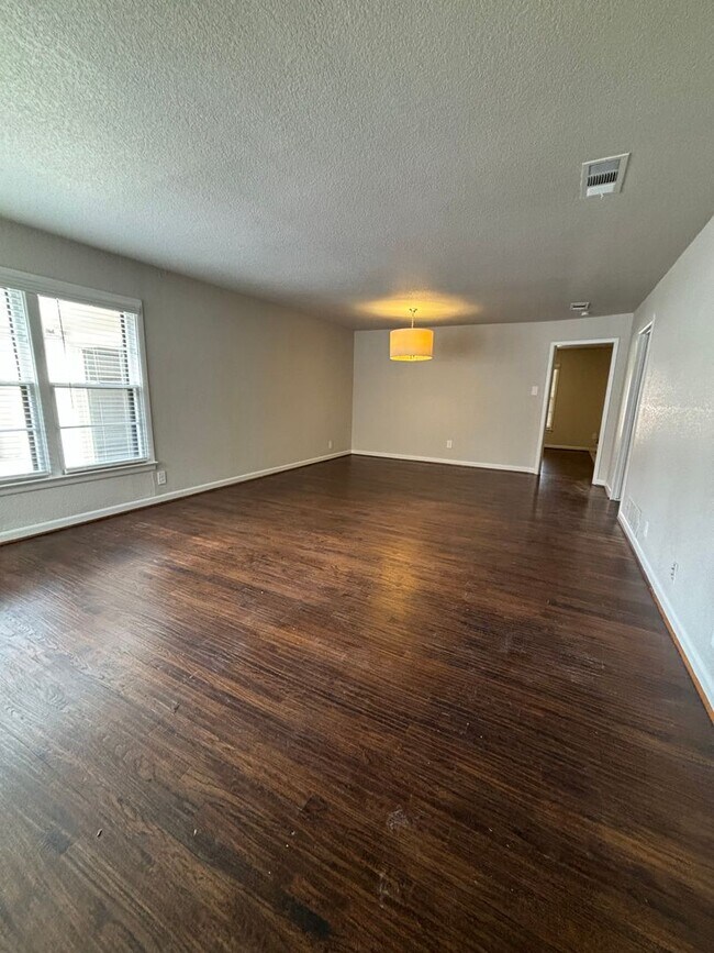 Foto del edificio - 6558 Malvey Ave
