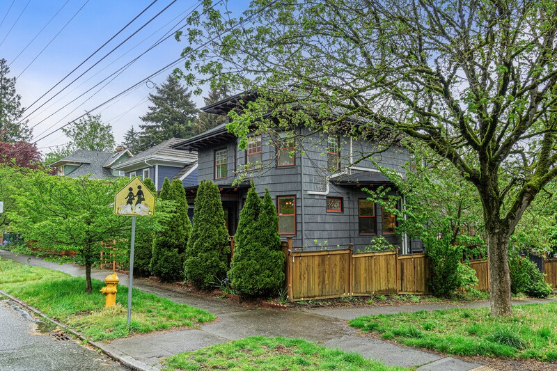 Primary Photo - 804 19th Ave