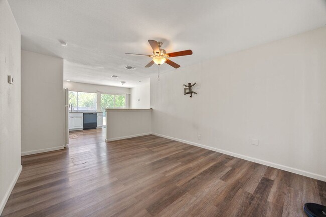 Building Photo - 3 bedroom 2 bath home Near SAMMC, Ft. Sam ...