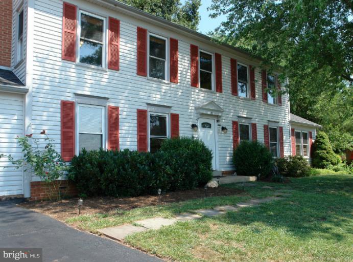 Primary Photo - 6 Blackbird Ct