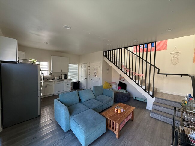 Building Photo - 4 Bed/2 Bath on Mary Lane!