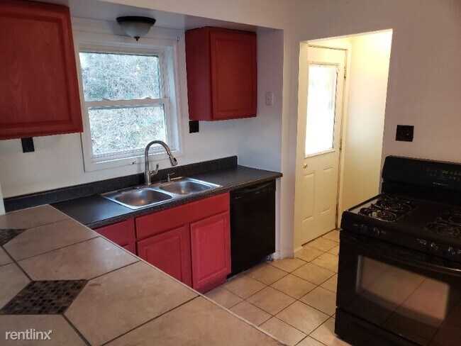 Building Photo - 3 br, 2 bath House - 190 Pine Creek Road