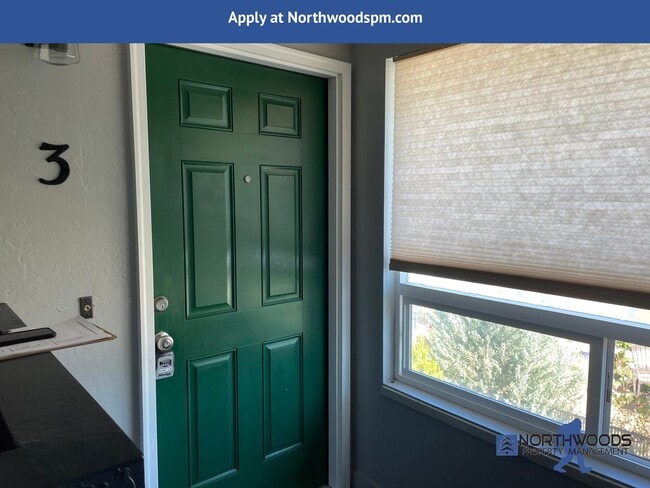 Building Photo - Very Nice 1 Bedroom 1 Bath Apartment