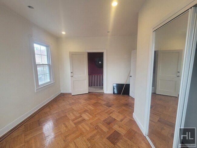 Foto del edificio - Rooms-For-Rent in Prime East Flatbush