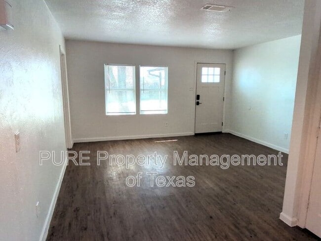 Building Photo - 3413 Lynridge Dr