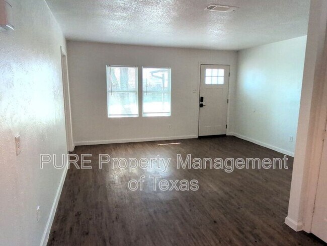 Foto del edificio - 3413 Lynridge Dr