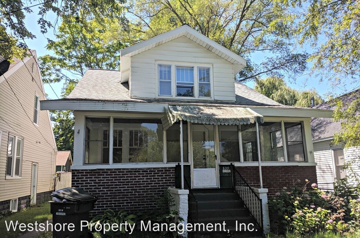 839 W Larch Ave, Muskegon, MI 49441 Apartment for Rent in Muskegon