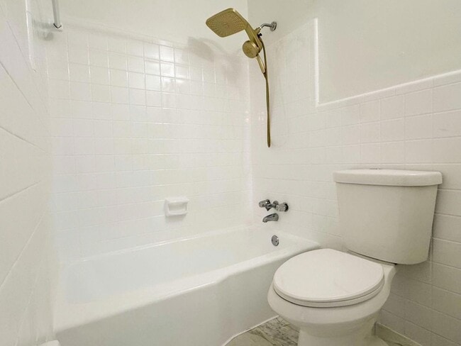 Building Photo - 1816 E Oakland Park Blvd