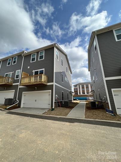 Building Photo - 3754 Memorial Pkwy