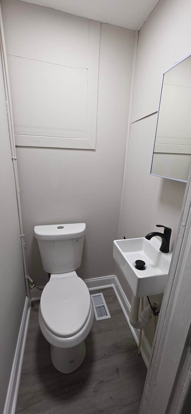 Foto del edificio - 311 N Calhoun St