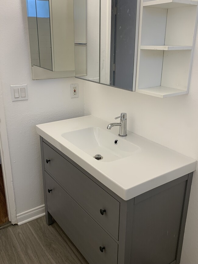 Foto del edificio - 1351 N Orange Dr