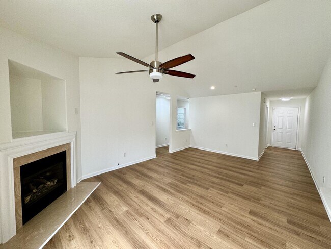 Building Photo - Fresh and Clean, Very Cute Home for Rent n...