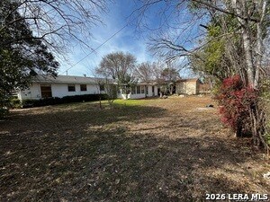 Foto del edificio - 619 Shadywood Ln