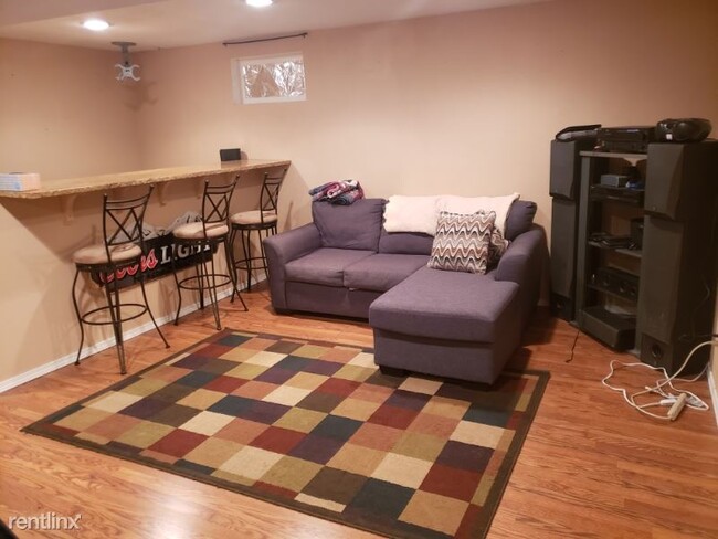Building Photo - 1 br, 1 bath House - 3218 SILVERTHORNE DR