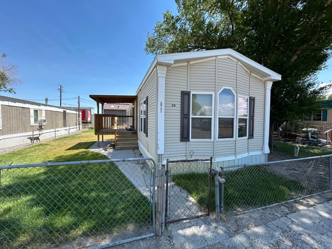 Primary Photo - 3 Bedroom 2 Bath High-End Mobile Home with...