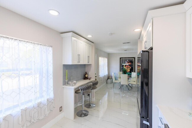 Foto del edificio - 5241 Jog Ln